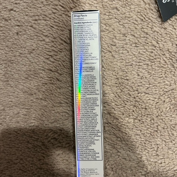 It cosmetics medium 50spf foundation - Picture 4 of 5